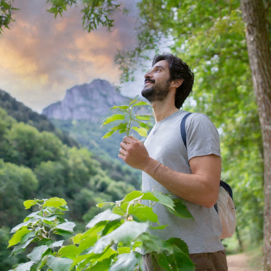 una persona che capisce l'importanza della biodiversità